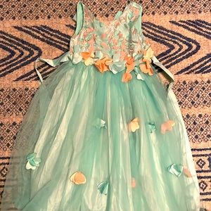 Beautiful dress purchased on Sara dresses, worn once.